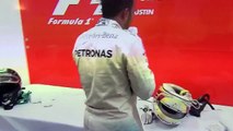 2015 F1 Amerika Yarış Sonrası Rosberg, Hamilton'a şapka fırlatıyor