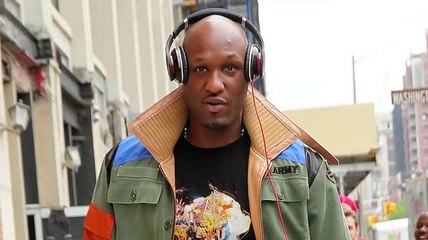 下载视频: Lamar Odom soll angeblich eine Überdosis Kokain und unbekannte Tabletten konsumiert haben