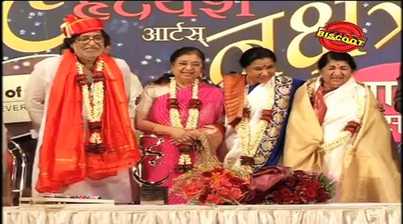 Asha honoured by sister Lata Mangeshkar ji