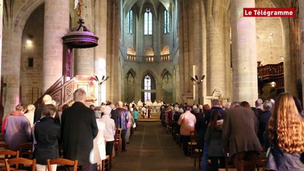 Dinan. Église. Le père de famille est ordonné diacre