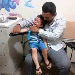 İğne görünce bayılan maymun - Funny videos - Komik videolar