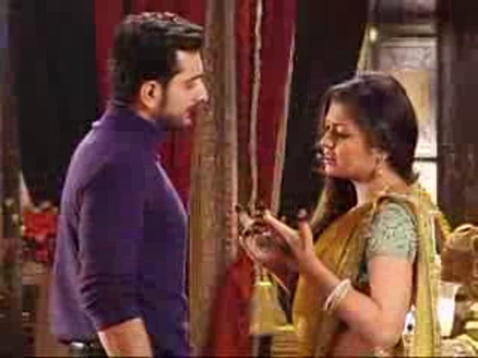 Gaytari Ranaji Se Karvachauth Mein Karva Rahi Hai Apni Seva - 26 October 2015 - Ek Tha Raja Ek Thi Rani