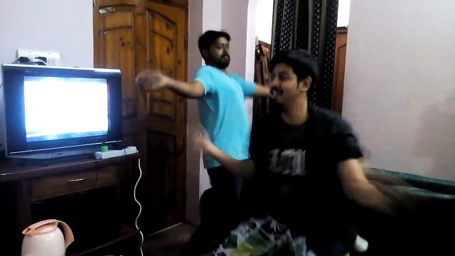 Some people be like.... - Bekaar Vines - Funz.lol