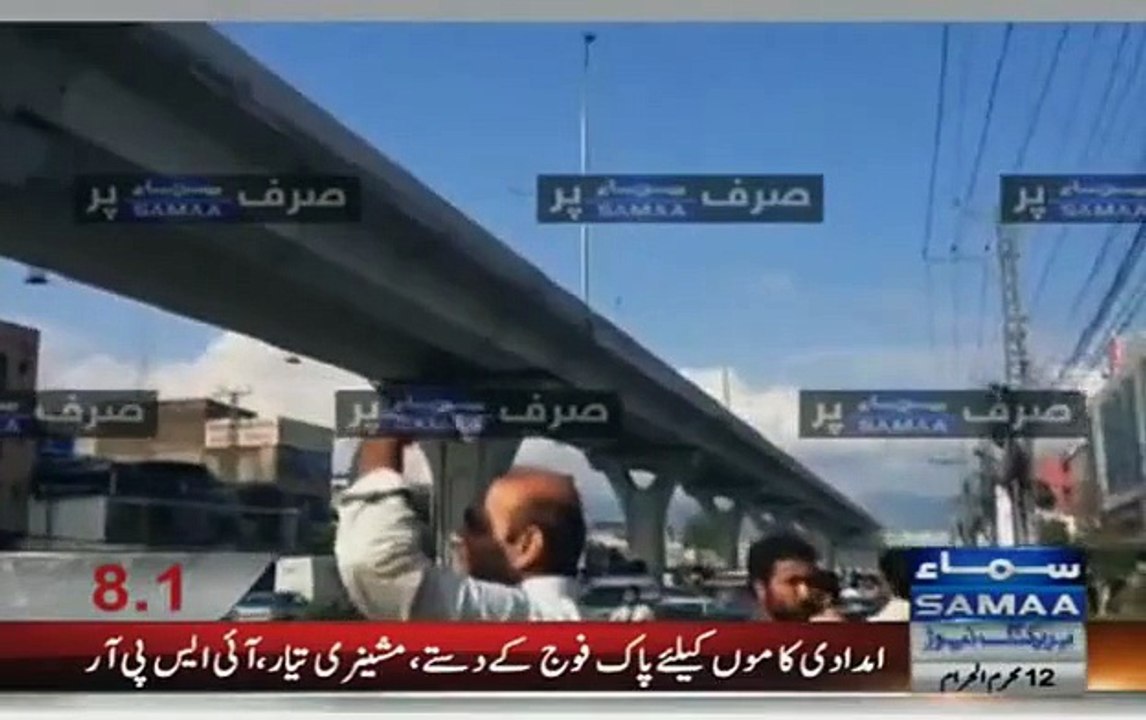 Metro Bus Bridge is Shaking Badly in Earthquake 26 Oct 2015