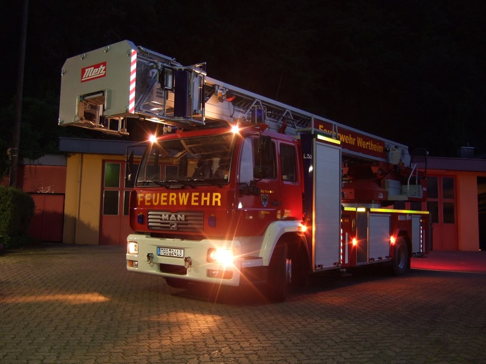 Doku Feuerwehr 2015 Flughafenfeuerwehr Frankfurt [Dokumentation Deutsch]