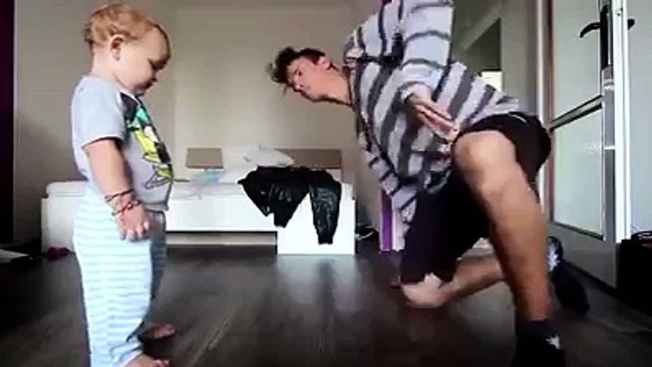 funny baby dance (battle break dance)