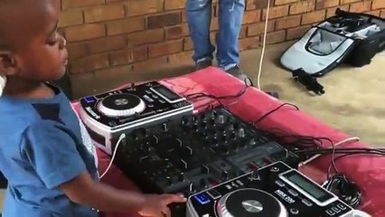 This 2 Year Old Kid Seems to Know his Stuff