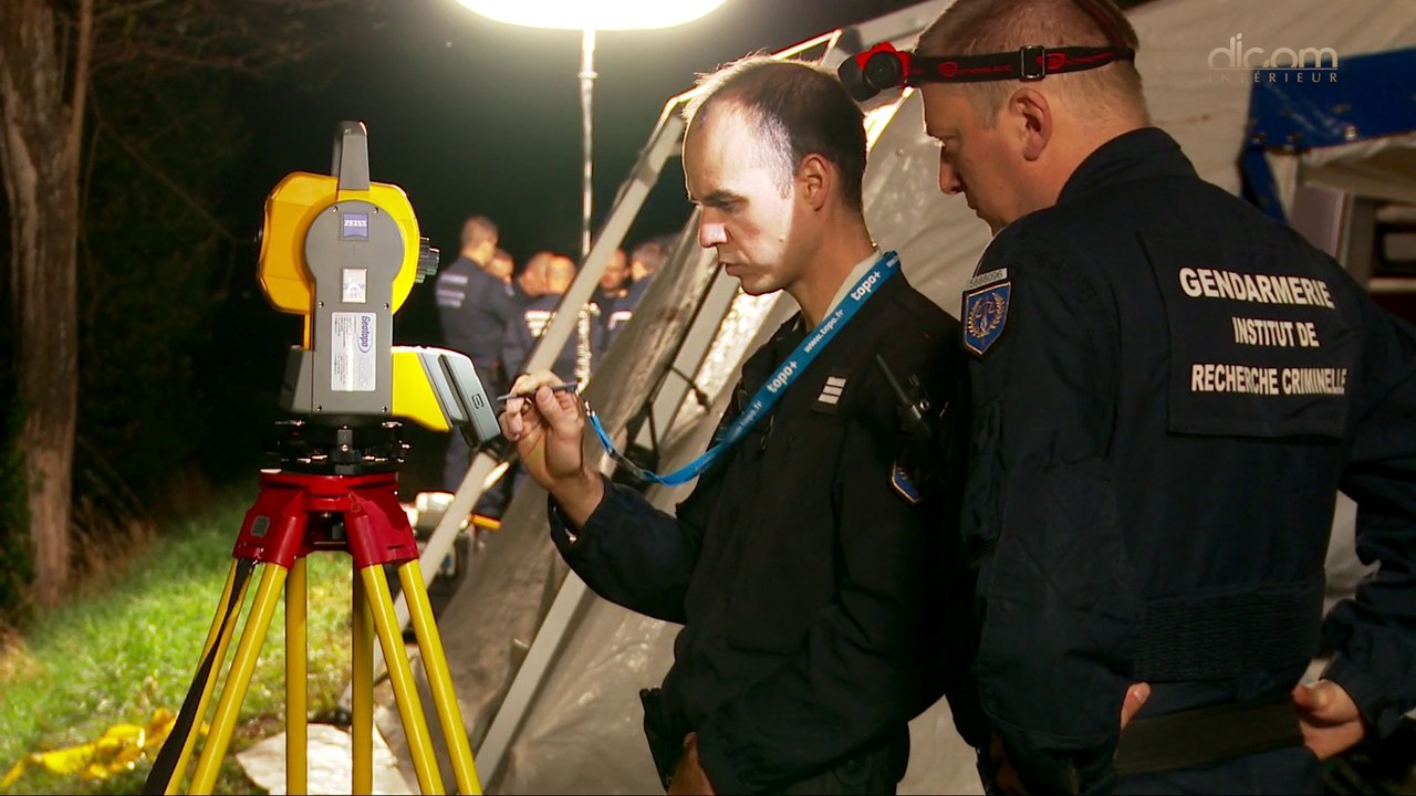 L'IRCGN (l'Institut de Recherche Criminelle de la Gendarmerie Nationale) sur le lieu d'accident à Puisseguin