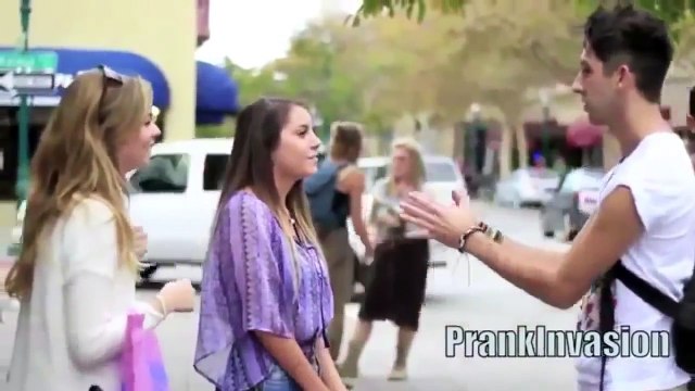 top 3 pegadinhas beijando mulheres gatas Hot Beijos com pegada Top 3 Kissing Pranks Of 201