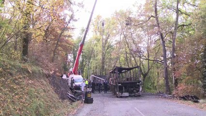 Accident de Puisseguin: l'enlèvement des épaves débute