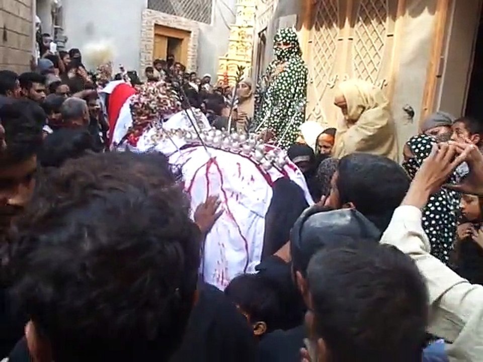 24 اکتوبر 2015 دس محرم برآمدگی جلوس ذولجناح بامقام شاہ کبیر جھنگ سٹی   رپورٹر  چوہدری الیاس سکندر پی سی سی این این