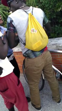 immigré sénégalais contre une policière italienne