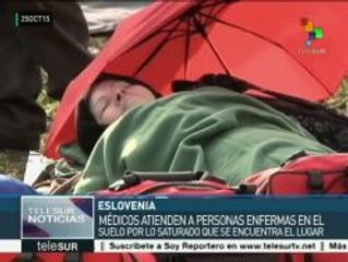 Video herunterladen: Eslovenia: refugiados son atendidos por médicos en el suelo