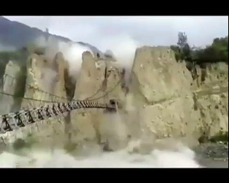 Footage of landslide in Gilgit-Baltistan following the ‪#‎earthquake‬ in Pakistan