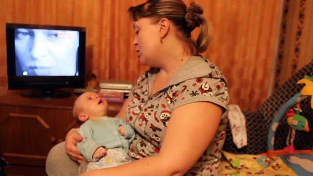 Трёхмесячный малыш поёт Жили у бабуси