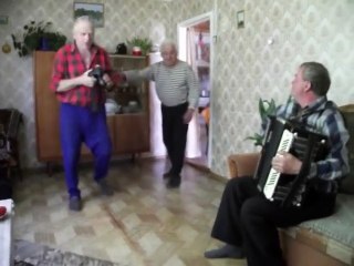 Дед танцует яблочко в 75 лет. 2013г.