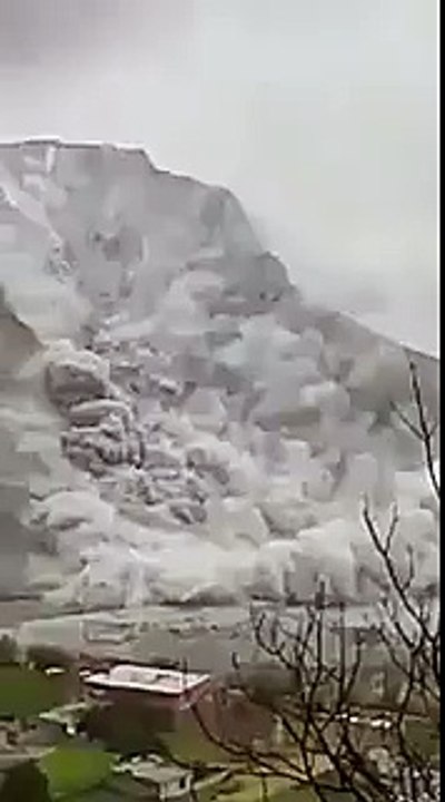 پاکستان میں زلزلے کے خوفناک مناظر اس ویڈیو میں