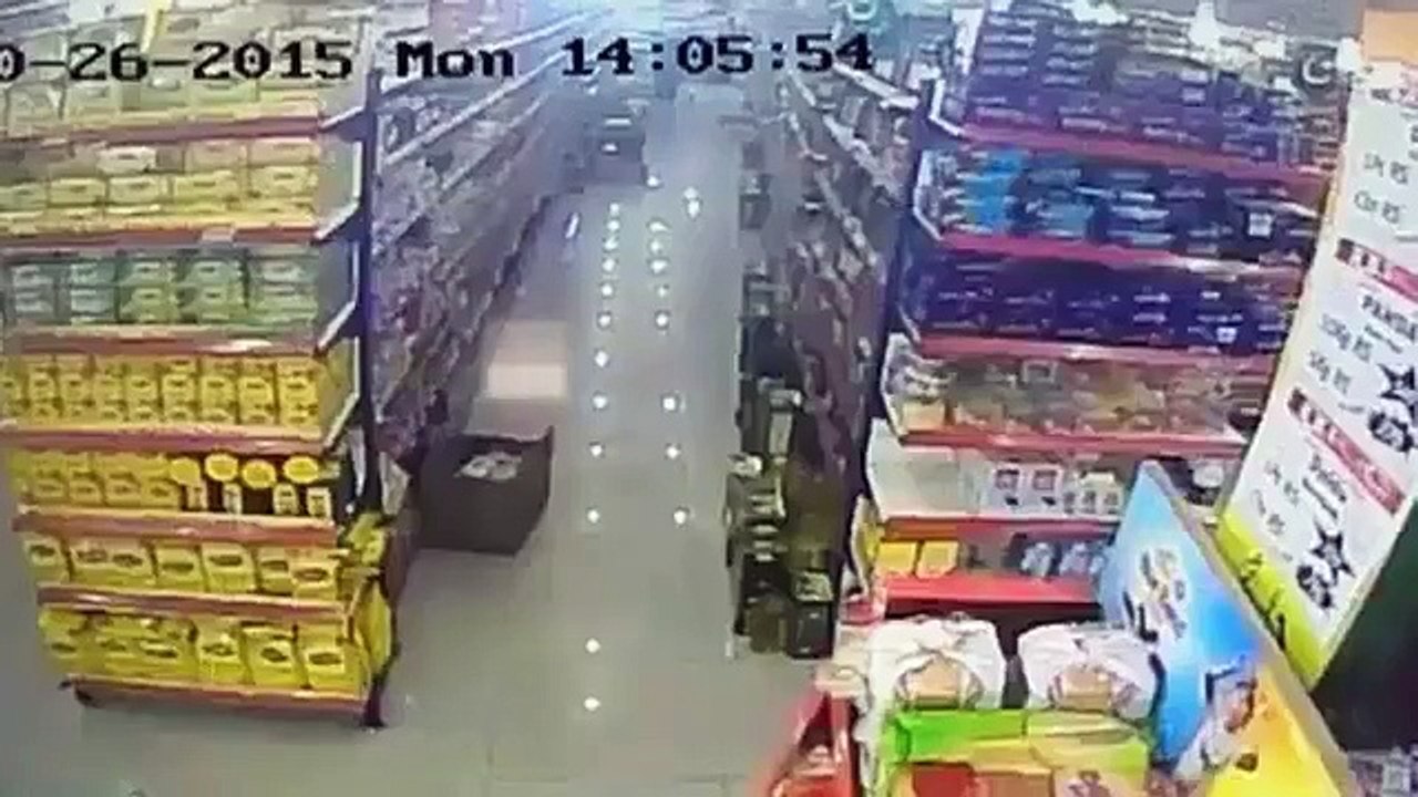 CCTV Live Footage Of Earthquake In Shopping Mall