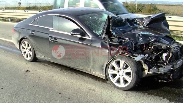 Makina përplaset me kamionin në autostradën Lushnje-Fier, 7 të plagosur