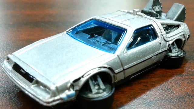 BACK TO THE FUTURE TIME MACHINE HOVER MODE Hot Wheels review by Classic Game Room
