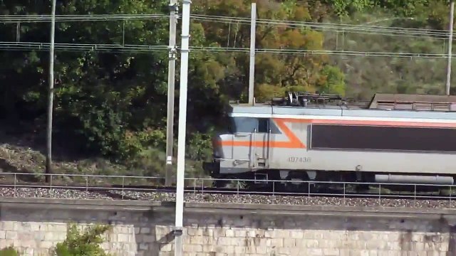 Des Trains qui passent - Defile de Donzere et rive droite du Rhone