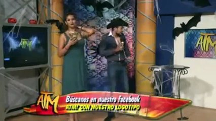 Mira cómo esta conductora de televisión es abusada por su compañero en vivo