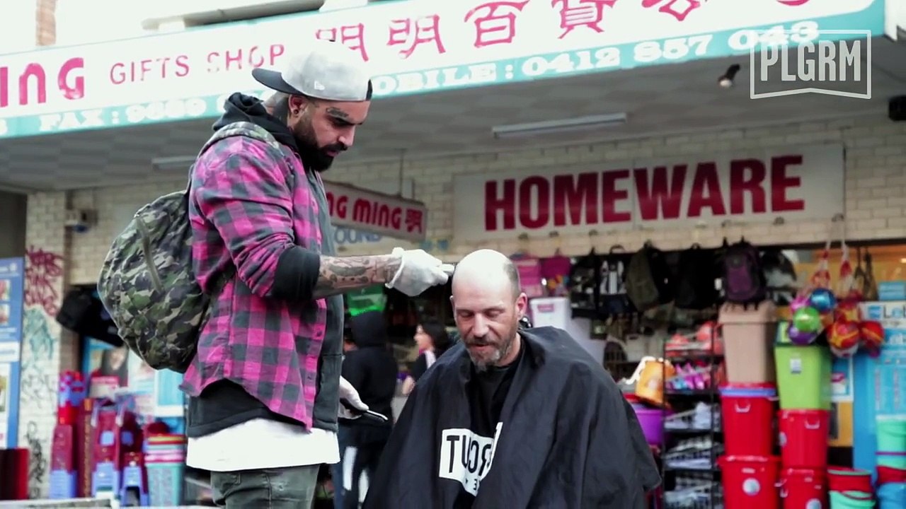 Awesome Barber Spends Days Off Giving Free Haircuts To The Homeless