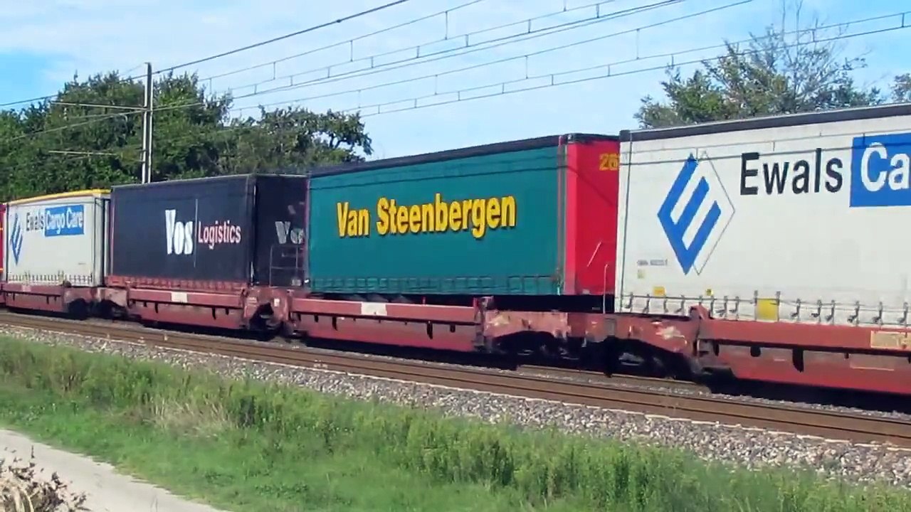 des trains qui passent a COURTHEZON - 17-09-2015