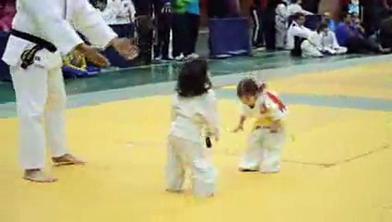 Little girls judo fight Little Kids Judo Funny - YouTube