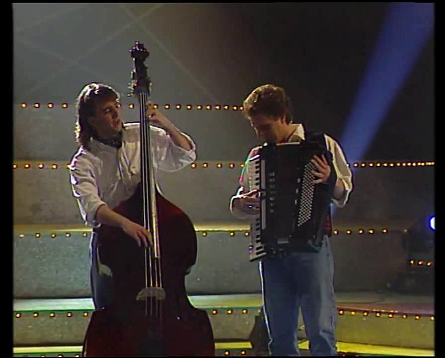 LOS SECRETOS - Ojos de gata (1.991) by moterodiablo