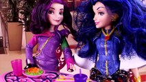 Descendants Mal & Evie and Frozen Elsa & Anna’s Halloween Party. Elsa Becomes a Ghost PART