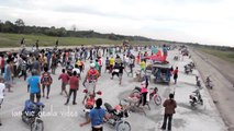 Drag racing Honda CRF450 vs Honda 125cc Moped vs Motocross