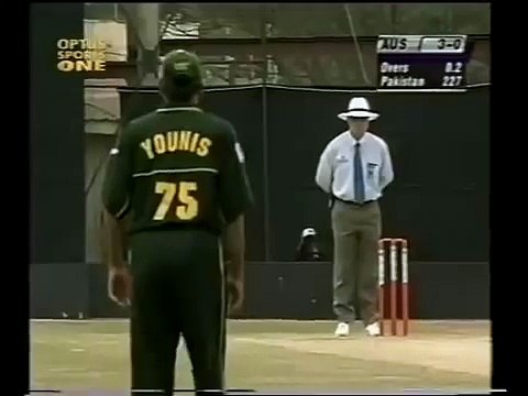 WASIM AKRAM - MAGIC BALL TO ADAM GILCHRIST 2002 - Wasim AKram Best Bowling