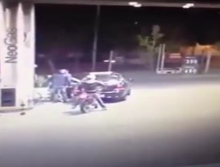 Truck Driver Turns Things Around Against Bandits / Trek Ini Putar balik dan Hantam Perampok