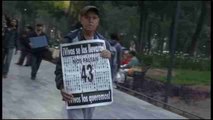 Una marcha recuerda a los 43 desaparecidos en México 13 meses después