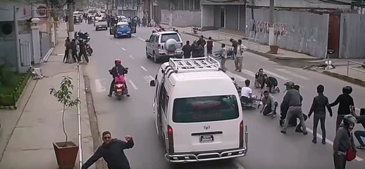 Zalzalah people stops on the roads and coming out of homes 26 oct 2015