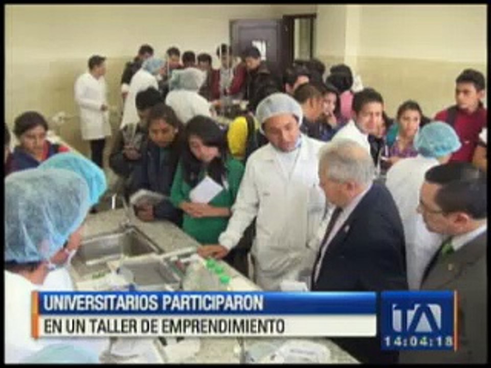 Universitarios participan en taller de emprendimiento