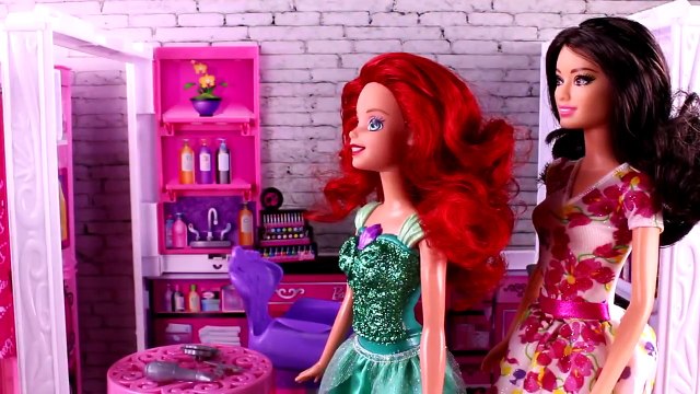 Frozen Anna Gets Her Hair Cut Too! Features Frozen Elsa, Descendants Mal and Maleficent. P