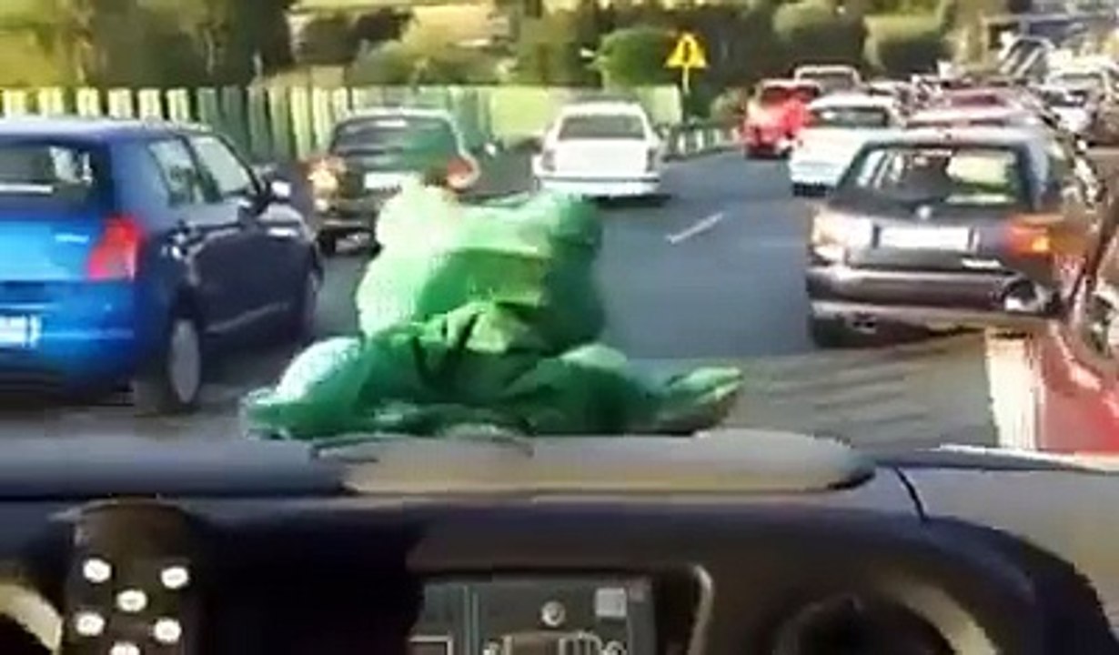 Ambulansa Nasıl Yol Verilir bakın