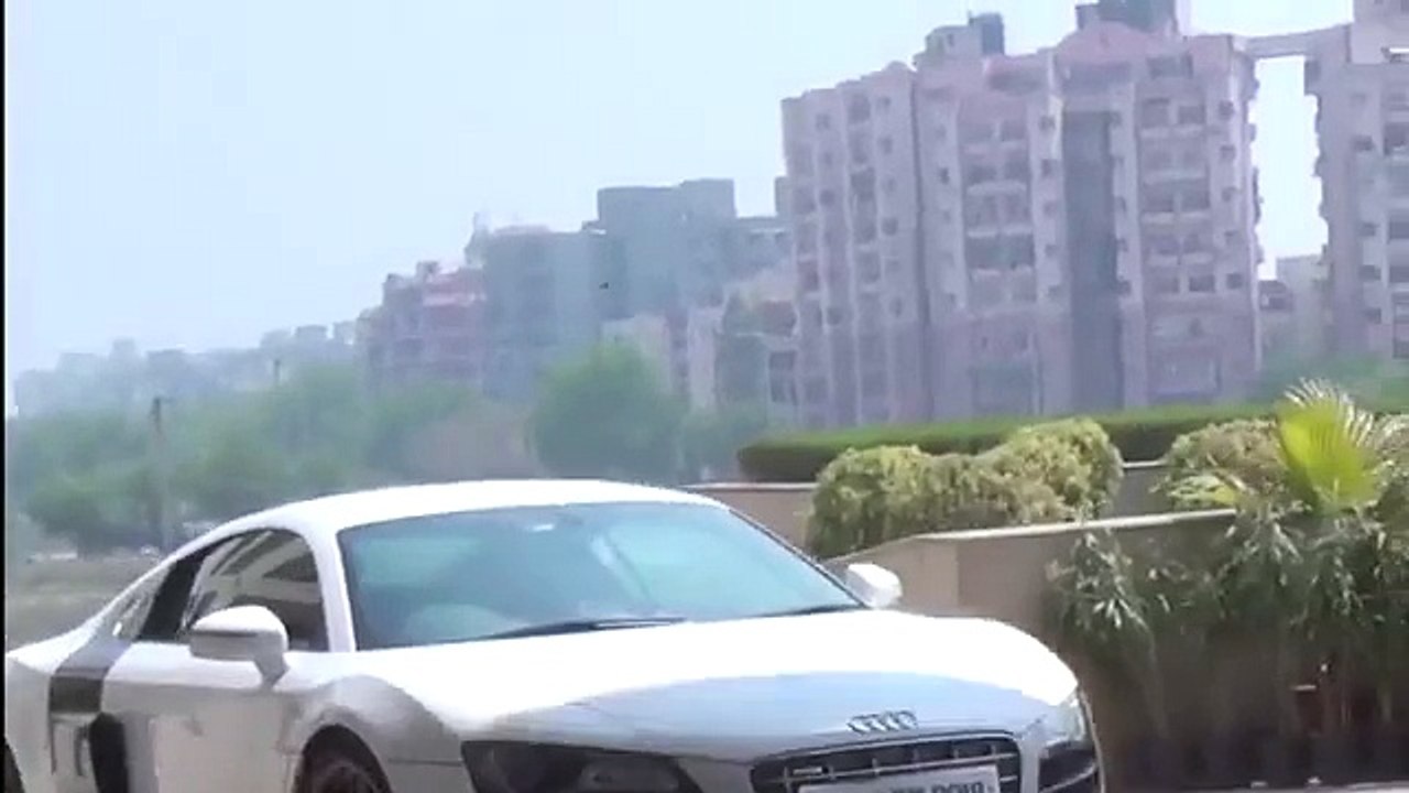 Virat Kohli drives Chris Gayle around Delhi in his Audi R8 -