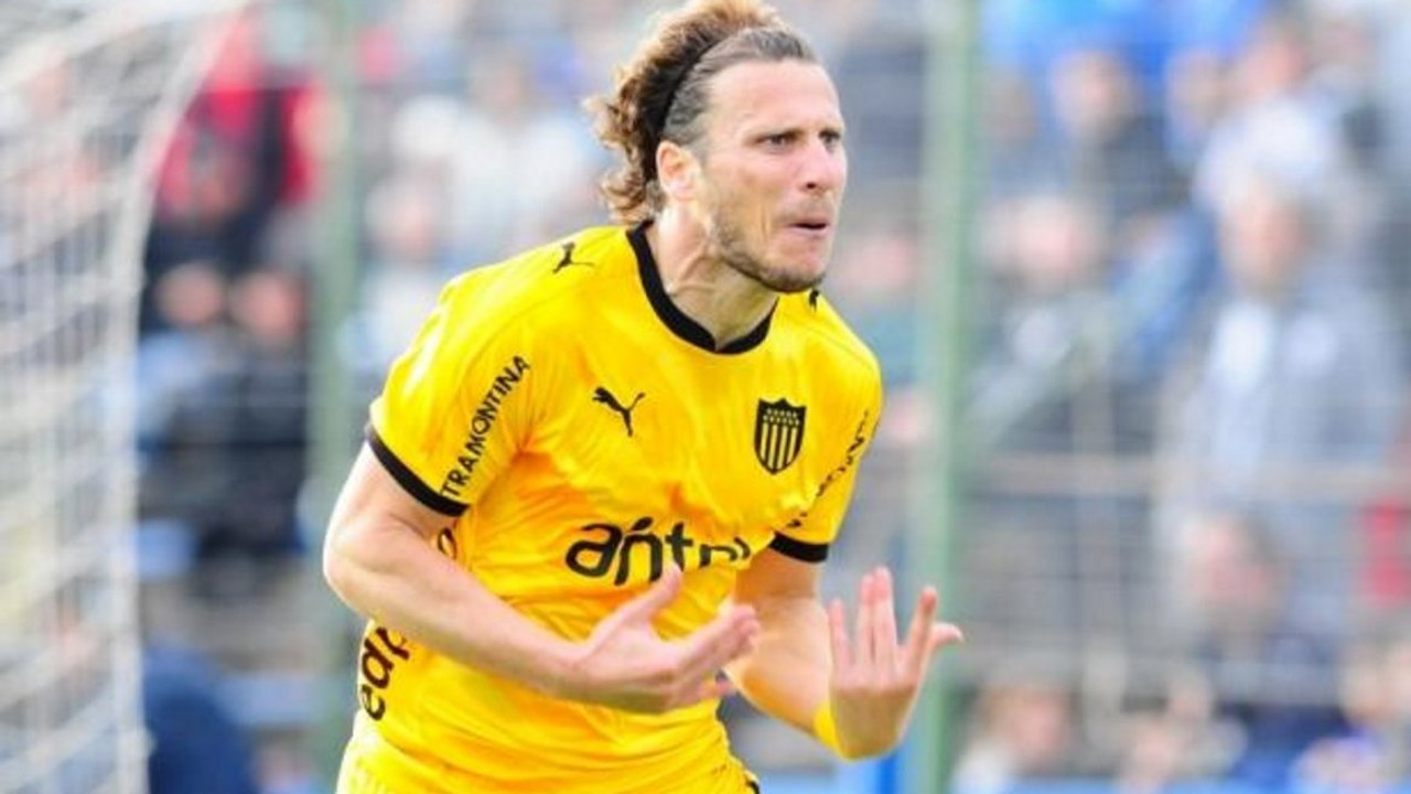 Diego Forlan fait le show avec un slalom dantesque !