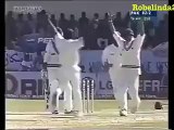Saeed Anwar Hit the umpire badly -- Carrier Funny Moment-- Must watch