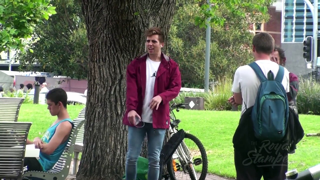 Man sings Hotline Bling and dances in real life...