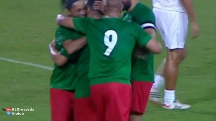 Ronaldinho pulled off a no-look assist at Mustapha Hadji