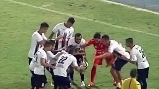 La célébration de but la plus folle de l'Histoire !