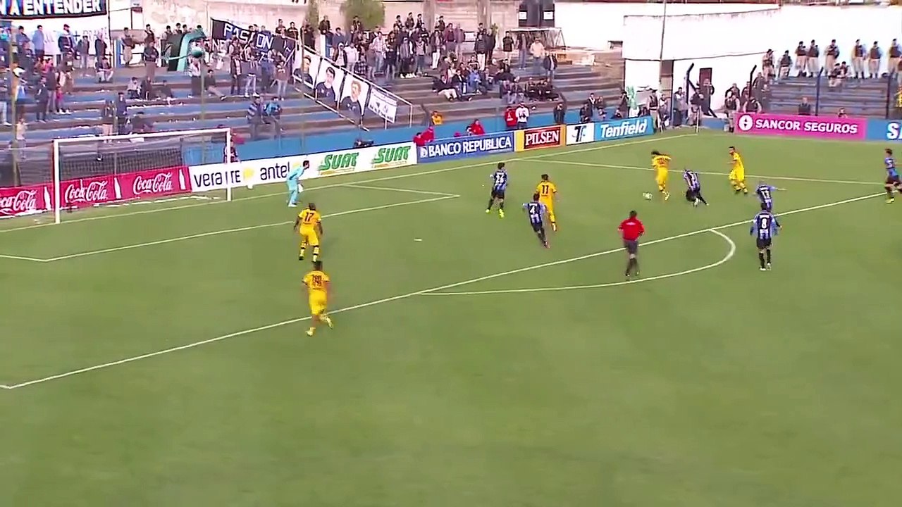 L'action exceptionelle de Diego Forlan