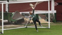 Cavalieri treina forte para fechar o gol contra o Palmeiras