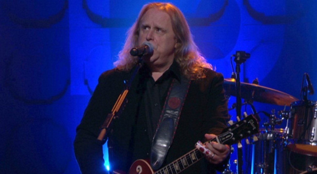 Warren Haynes – “Is It Me Or You” 10/26/15 Conan