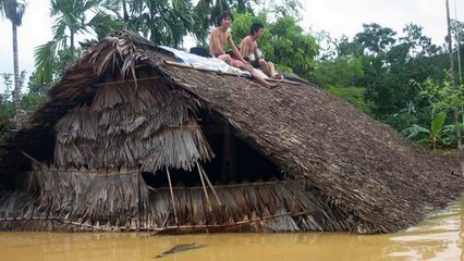 Miền Trung Mùa Bão Lũ - Cáp Anh Tài - YouTube [360p]