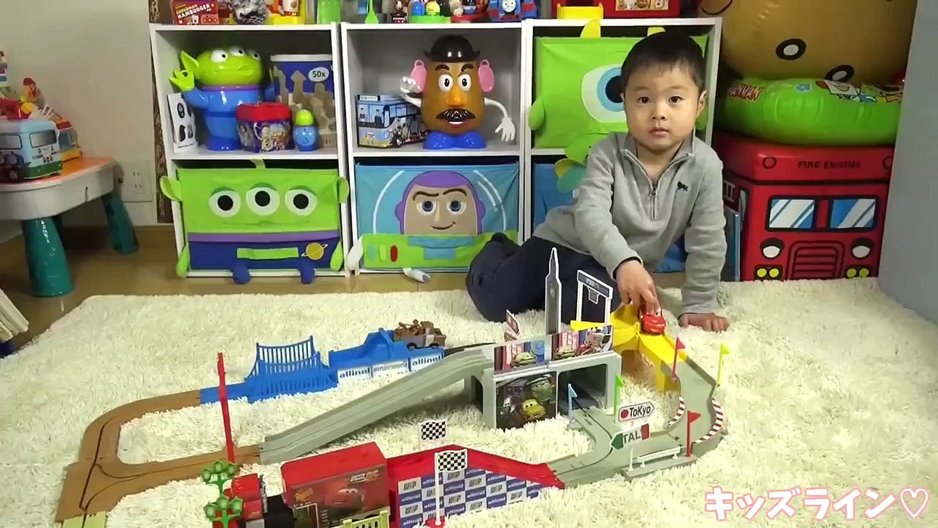 カーズ 運んで走って にぎやかロード タカラトミー ディズニー お